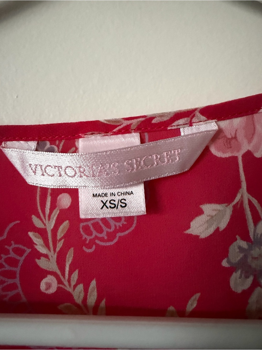 Victoria's Secret Raspberry Pink Floral Tie-Front Robe Top - Picture 4 of 7